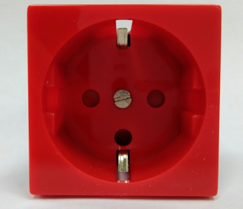 Розетка электрическая 2К+З  для выделения чистого питания с замком (красный)