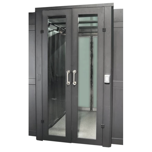 Распашные двери коридора 1200 мм для шкафов LANMASTER DCS 48U, стекло, без замка
